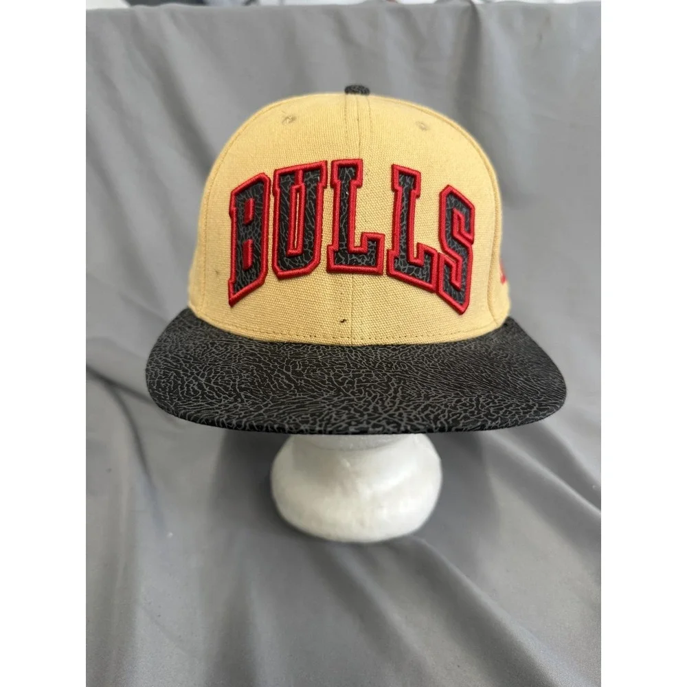 Chicago Bulls Hat Cap Snap Back OSFM Tan‎ Black NBA Basketball Ultra Game Mens